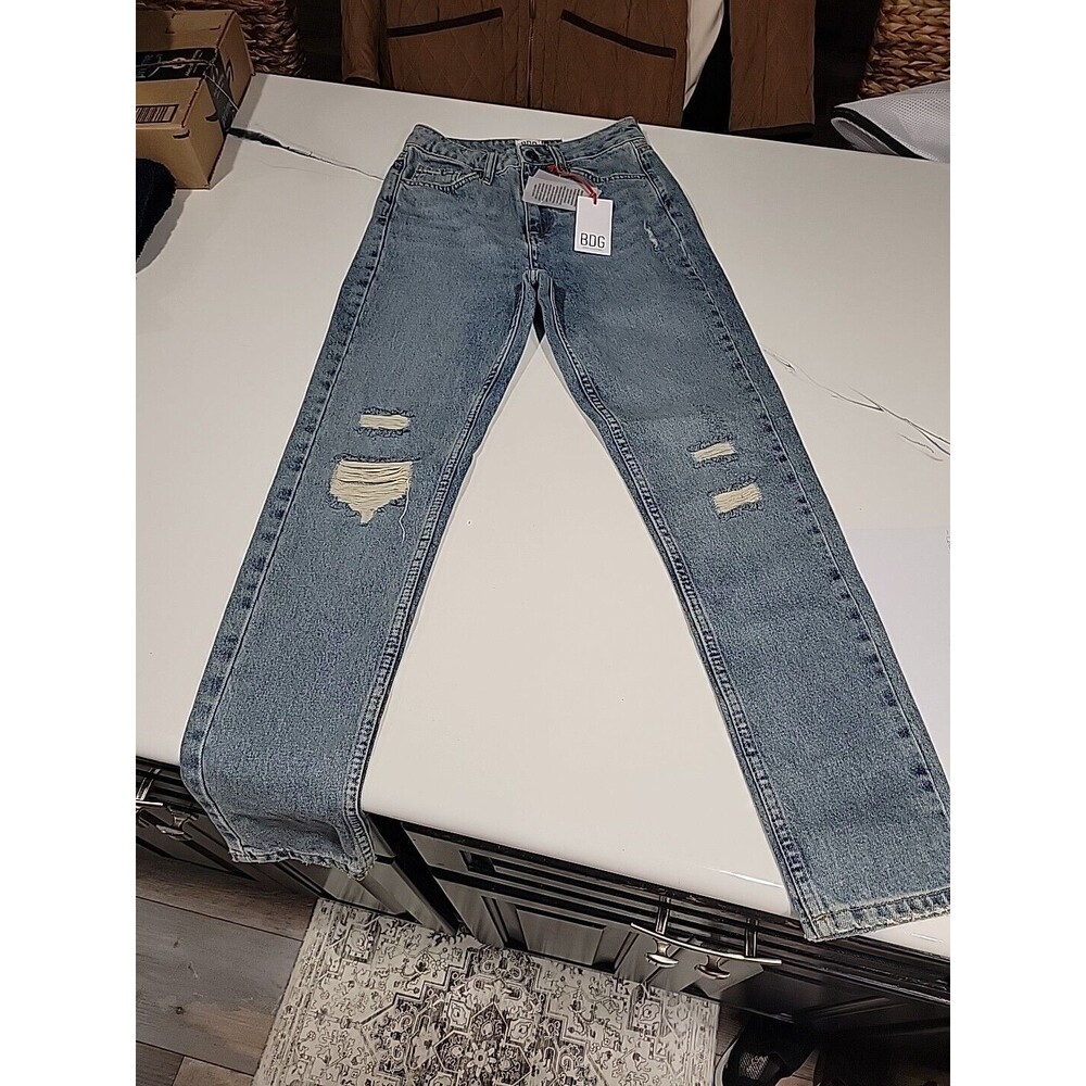 NEW BDG Women's High Rise Distressed Mom Jeans Med/Light Wash Size 24/28 READ B5